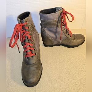 Sorel Lexi Wedge Dark Taupe and Red Women's Boots size 9